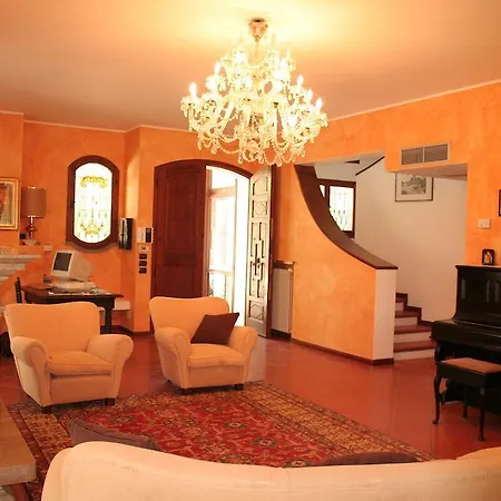 Casale Del Fattore לינה וארוחת בוקר צ'זנה